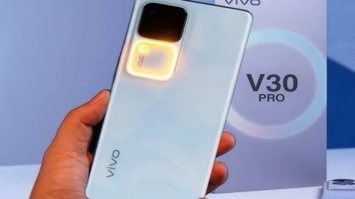 Vivo V30